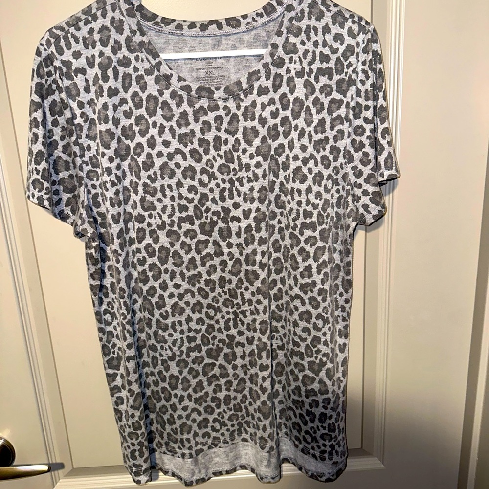 Women’s Grey leopard short sleeve t